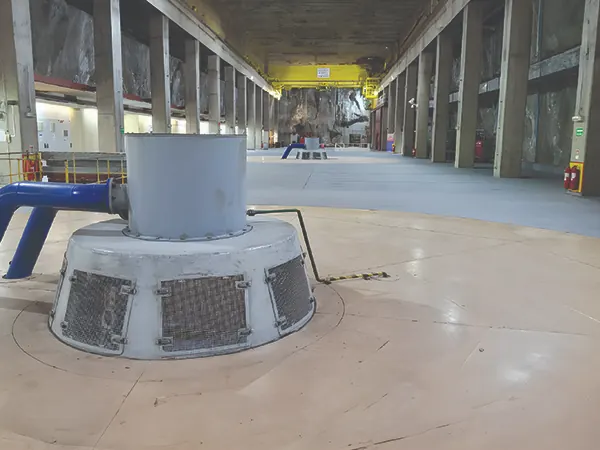 Revestimiento técnico y protección de losa en caverna de turbinas y cubierta de Central Hidroeléctrica Pehuenche, utilizando poliurea de alta resistencia.